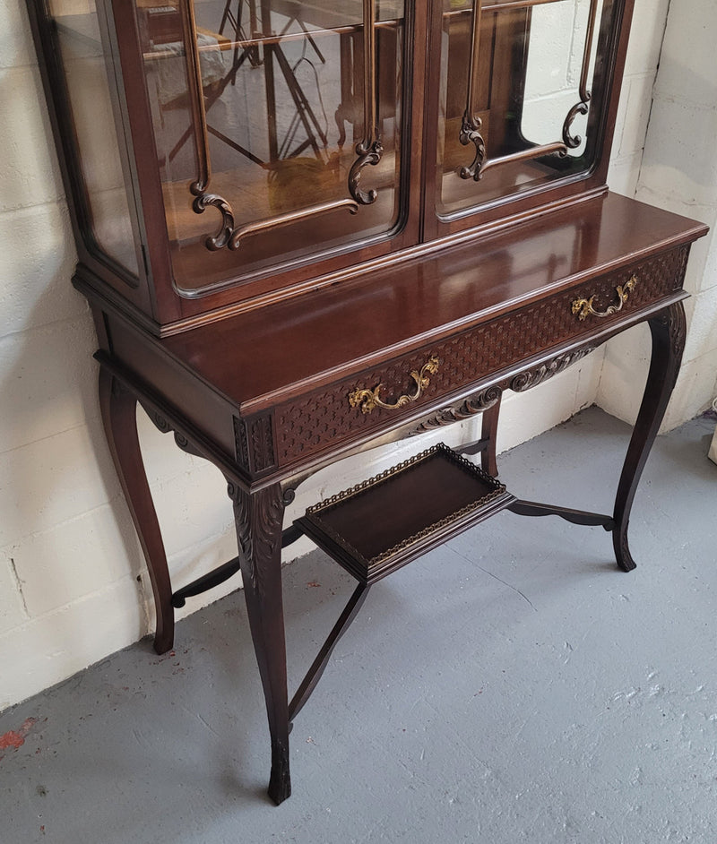 Stunning Mahogany Georgian style Sheraton display cabinet with superb carving and detail. Retaining the original bevelled glass doors with astral glazing. In great original detailed condition.