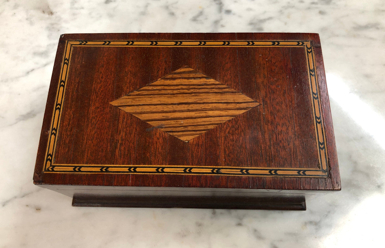 Australian Cedar Silky Oak wooden box. Is in good original condition. Cicra 1900's.