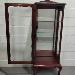 Vintage Mahogany petite display cabinet with three solid glass shelves. Ideal for a small area and is in good original detailed condition.