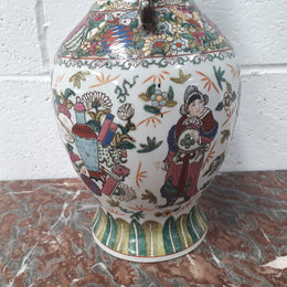 Antique 19th Century Chinese export hand-painted Qing Dynasty vase. Chien-Lung base. Rego mark to (1736-1795)