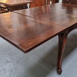 Lovely French Walnut Louis XV style extension table. Once fully extended the table is 266 cm long and is in good original condition.