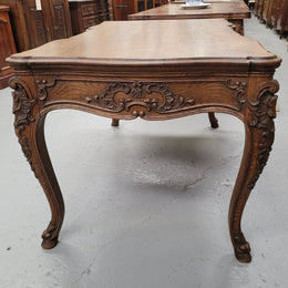19th Century Louis 14th style quality French carved Oak bureau plat. It has three lockable deep drawers and beautifully carved legs. It has been sourced from France and is in good original detailed condition.
