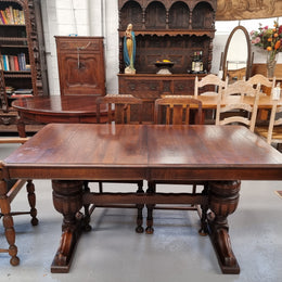 Tudor oak dining setting consisting of draw leaf extension table, 4 dining chairs and 2 carver chairs. Upholstery in excellent condition. Circa: 1930’s. The table, chair and carver chairs are in good original detailed condition.