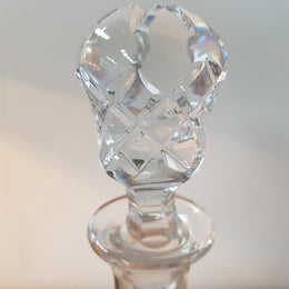A beautiful cut glass decanter bottle in good original condition.