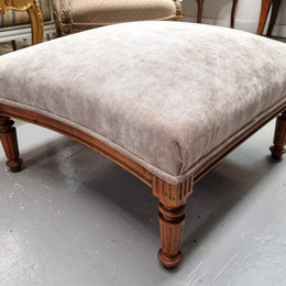 Lovely French Louis 16th style large walnut footstool with light grey upholstery. Circa:1900. In good detailed condition.