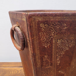 Vintage Italian tooled leather waste bin. It has been sourced locally and is in good original detailed condition. Please view photos as they help form part of the description.