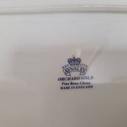 Lovely Aynsley orchard gold serving tray, in good orginal condition. Please view photos as it forms part of the description.