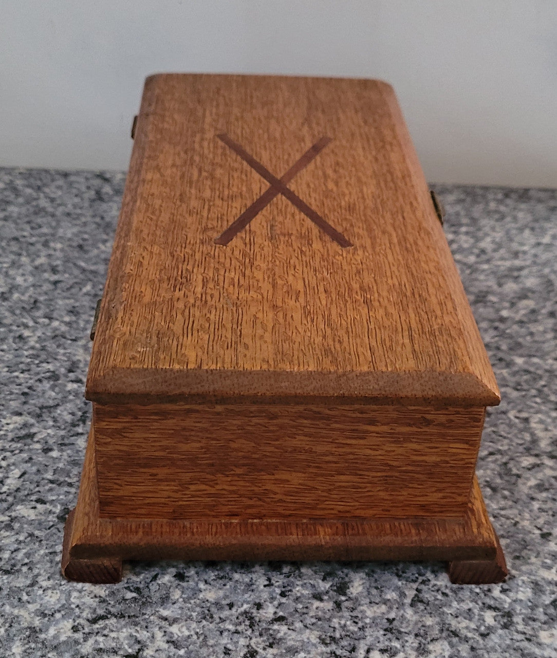 Vintage Silky Oak and Cedar jewellery box with red velvet lining. It is in good original condition, please view photos as they help form part of the description.