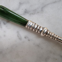 Very pretty Birmingham silver and Jade spoon that is in good original condition condition, please view photos as they help form part of the description.