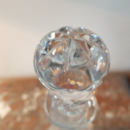 A beautiful cut glass decanter bottle in good original condition.