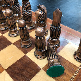Lovely vintage chess set of handcrafted Takaka chess pieces from Crisan Craft in good condition, made in New Zealand.