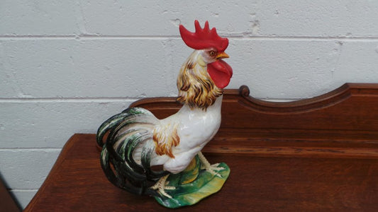 Fabulous rare antique Italian Majolica rooster in good condition.