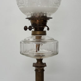 Great original condition Victorian brass banquet lamp with original shade. Please view photos as they form part of the description.