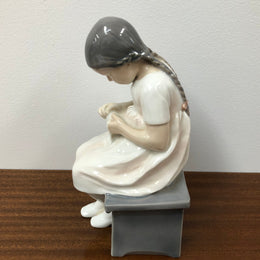 Bing & Grundahl Girl Statue