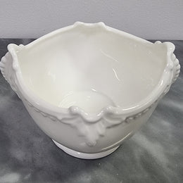 Lovely white shell shaped Coalport bowl . In good original condition with no chips or cracks, please view photos as they help form part of the description.