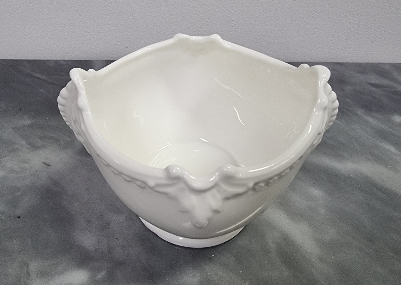 Lovely white shell shaped Coalport bowl . In good original condition with no chips or cracks, please view photos as they help form part of the description.