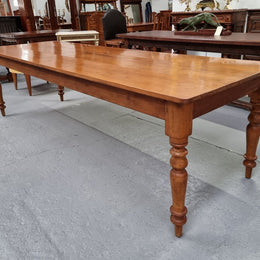 Fabulous Antique Australian Kauri pine farmhouse table that would easily seat 8 to 10 people. in good original detailed condition.