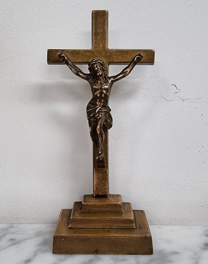 Great condition heavy antique bronze crucifix.