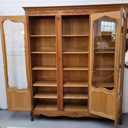 French Louis XV style light Oak three door bookcase with five fixed shelves. It has lovley glass doors and has been sourced from France. Is in good original detailed condition