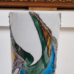 Beautiful decorative modern Mid Century signed vase. It is in good original condition, please view photos as they help form part of the description.