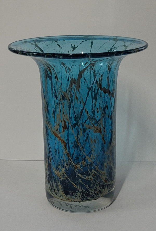 Stunning signed "Mdina" Maltese art glass vase. Beauitufl colours and in good original condition with no chips or cracks. Please view photos as they help form part of the description.