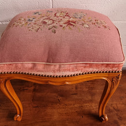 Beautiful French provincial stool with lovely floral tapestry. In used condition. Please see photos as they form part of the description.