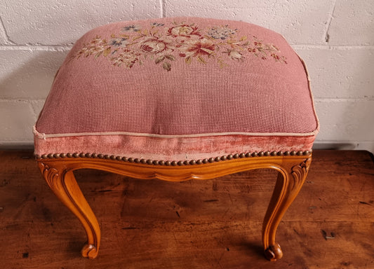Beautiful French provincial stool with lovely floral tapestry. In used condition. Please see photos as they form part of the description.