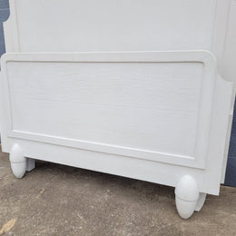 Two attractive vintage French chalk painted king single Art Deco beds. They have been sourced from France and are in good original condition.
