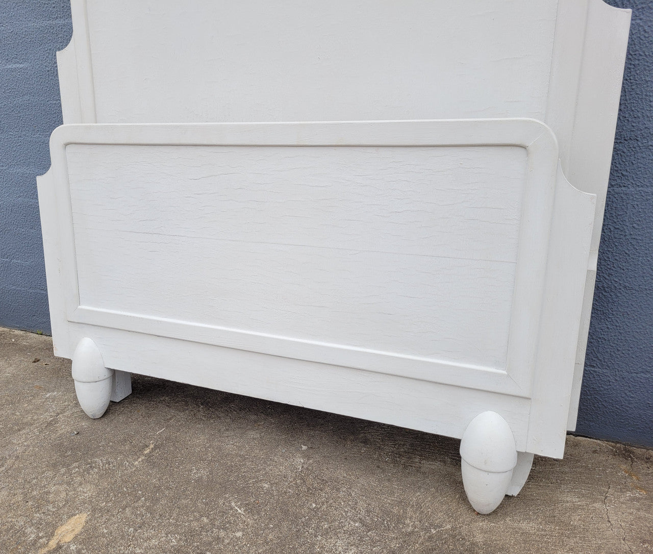 Two attractive vintage French chalk painted king single Art Deco beds. They have been sourced from France and are in good original condition.