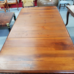 Henry II Style Walnut extension dining table. The table pulls out and it has two pine extension leaves that can be added to extend the table up to an extra 101 cm long. Tabletop and pine extension leaves are in good original condition with a wax finish.