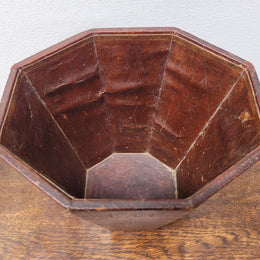Vintage Italian tooled leather waste bin. It has been sourced locally and is in good original detailed condition. Please view photos as they help form part of the description.