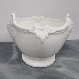 Lovely white shell shaped Coalport bowl . In good original condition with no chips or cracks, please view photos as they help form part of the description.