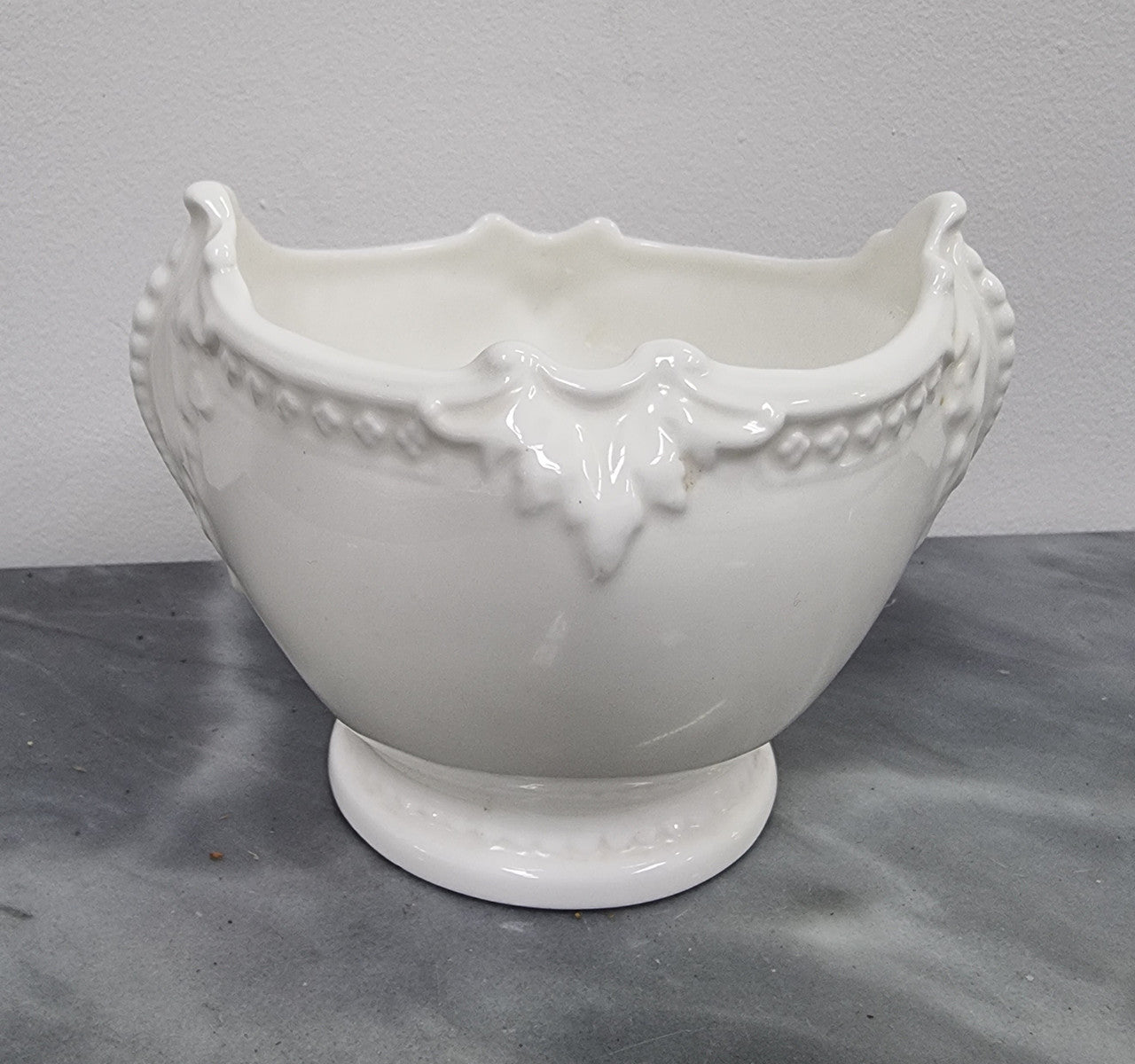 Lovely white shell shaped Coalport bowl . In good original condition with no chips or cracks, please view photos as they help form part of the description.