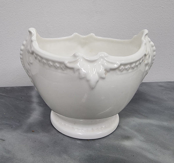 Lovely white shell shaped Coalport bowl . In good original condition with no chips or cracks, please view photos as they help form part of the description.