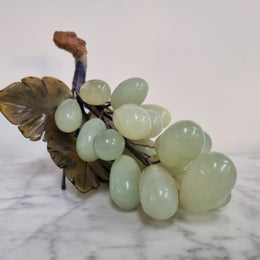 Stunning Vintage Chinese jade grapes that would make a lovely display. They arte in good original condition, please view photos as they help form part of the description.