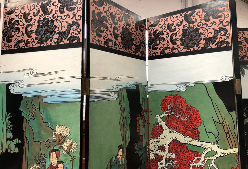 Fabulous Chinese Decorative dressing screen with lovely details in good original detailed condition.