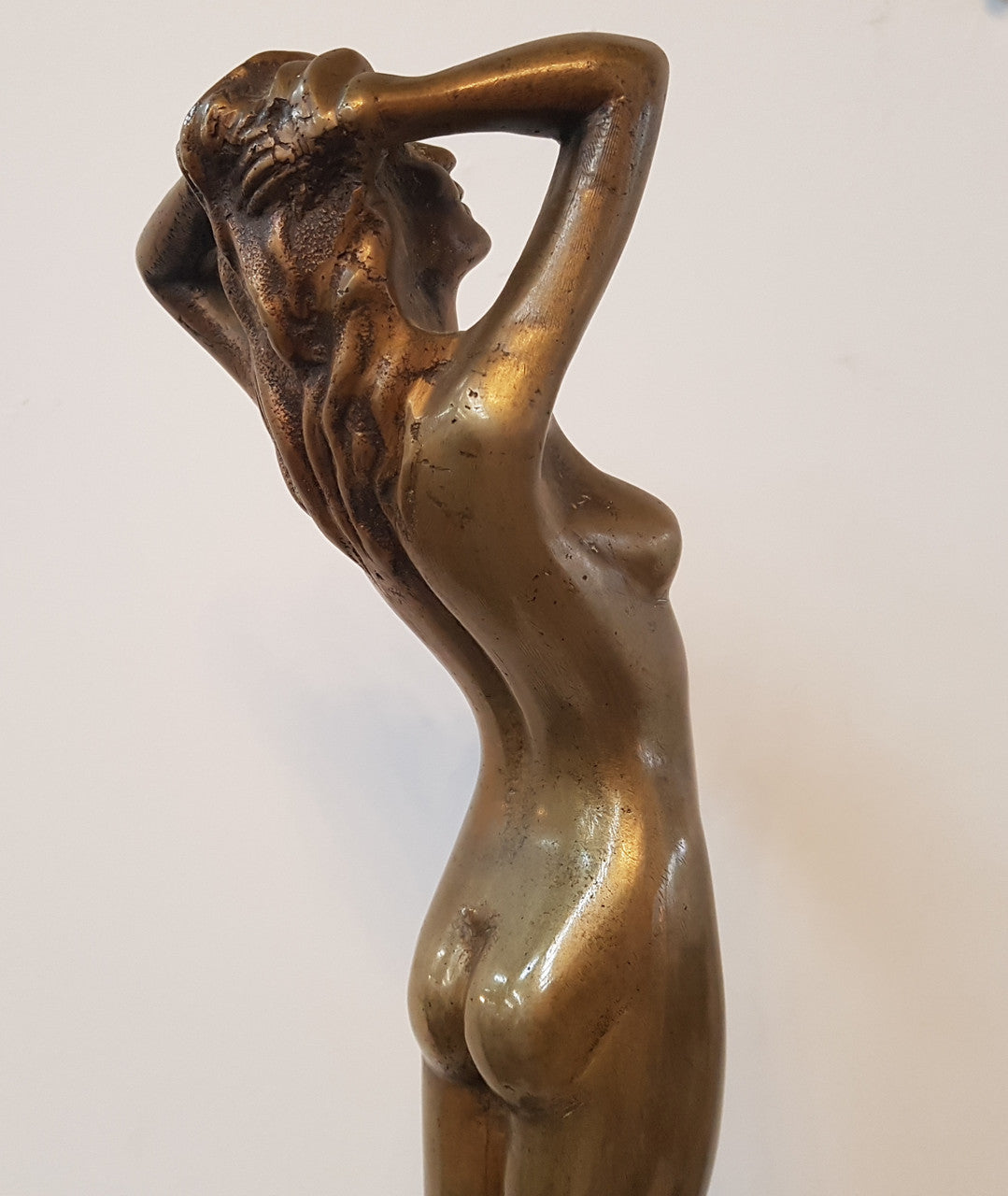 Here we have a lovely circa 1930's solid Art Deco bronze statue of a female on a wooden base. In good original condition.