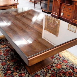 French Art Deco Figured Walnut dining table and six chairs. This stylish table also comes with a glass top and can be used with or without it. The chairs are very comfortable and the table can also fit another two chairs at either end making it a 6-8 seater. The table is in good original detailed condition with character marks to the top of table as shown in the pictures. This table and six chairs have been sourced locally.