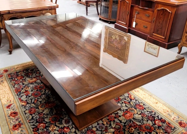 French Art Deco Figured Walnut dining table and six chairs. This stylish table also comes with a glass top and can be used with or without it. The chairs are very comfortable and the table can also fit another two chairs at either end making it a 6-8 seater. The table is in good original detailed condition with character marks to the top of table as shown in the pictures. This table and six chairs have been sourced locally.
