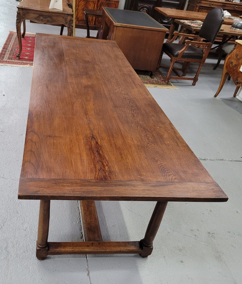 French oak pedestal farmhouse style dining table, sourced from France and in good original detailed conditions. Please see pictures to form part of the description.