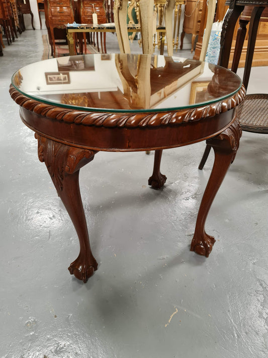 A beautiful round Mahogany Chippendale style coffee table with a glass top. In good original detailed condition.