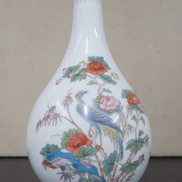 Wedgwood “Kutani Crane” gold trimmed bud vase. It is in good original condition with no chips or cracks, please view photos as they help form part of the description.