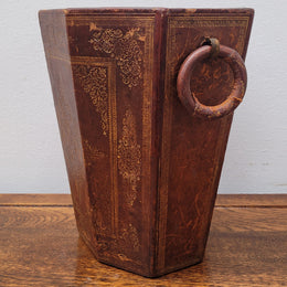 Vintage Italian tooled leather waste bin. It has been sourced locally and is in good original detailed condition. Please view photos as they help form part of the description.