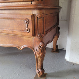Vintage French Oak Bibliotheque / Library Bookcase/Office Bookcase

Sensational Vintage french oak Bookcase with amazing storage options ,with numerous adjustable shelves and 5 useful drawers to base. In very good original condition.