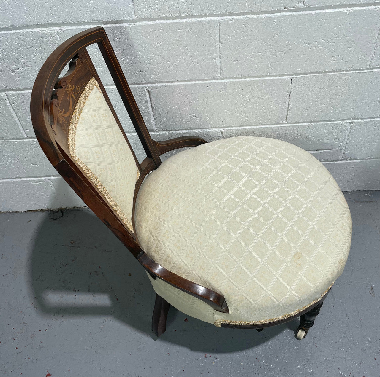 Edwardian Sheraton Inlaid upholstered round bedroom chair. In good original condition and the fabric is in used condition, please view photos as thy help form part of the description.