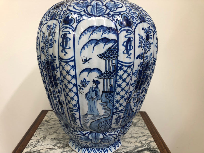 Large early 18th Century Dutch Delft (tin glazed earthenware) hand painted lidded vase. Decorated in the Chinese style with dog of Fu finial on top of lid. (Mark for Adriaa Rejsselberg 1713 - 1735).