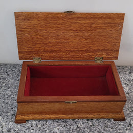 Vintage Silky Oak and Cedar jewellery box with red velvet lining. It is in good original condition, please view photos as they help form part of the description.