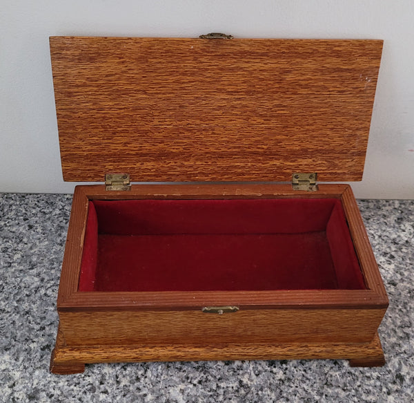 Vintage Silky Oak and Cedar jewellery box with red velvet lining. It is in good original condition, please view photos as they help form part of the description.