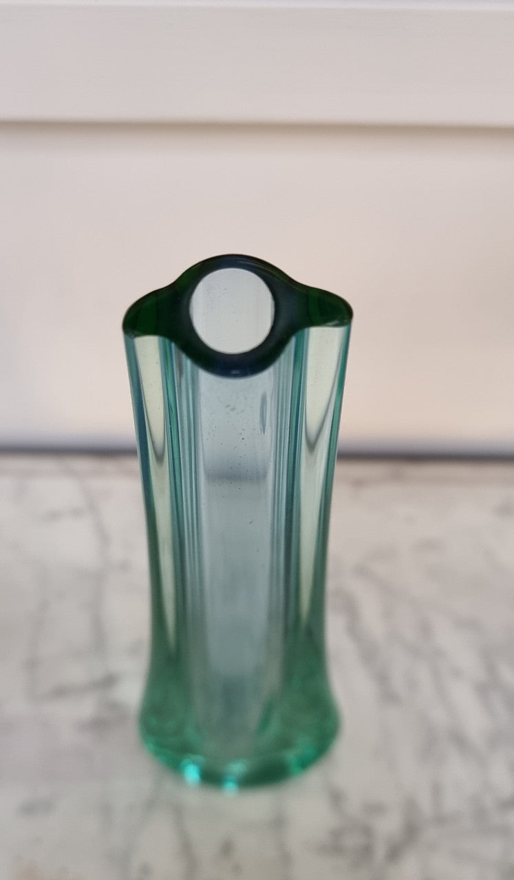 Beautiful green Murano style glass vase, it is in good original condition with no chips or cracks. Please view photos as they help form part of the description.