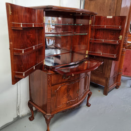 1950’s Chippendale Style Flame Mahogany Four door Bar. The top section has glass shelves and a mirrored pull out tray for storing glasses, decanters & serving etc. It also has a silver presentation plaque to the Mayor of Hawthorn 1958. The bottom section is for storage bottles etc. A stunning and practical piece.